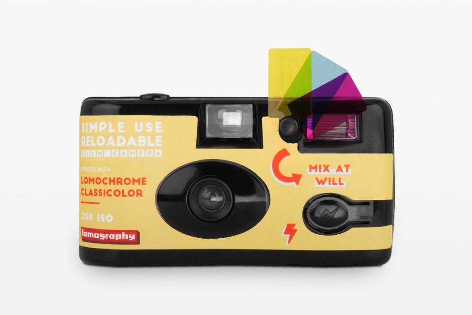 LOMOGRAPHY SIMPLE USE RELOADABLE FILM CAMERA LOMOCHROME CLASSICOLOR 200 27 EXPOSURES 35MM ANALOG CAM